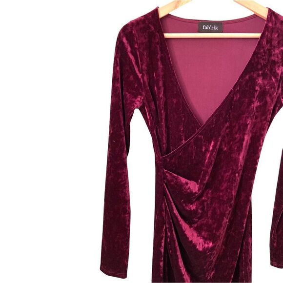 Fab'rik Burgundy Red Velvet V-Neck Long Sleeve Mini Dress in Size Small - Picture 4 of 10